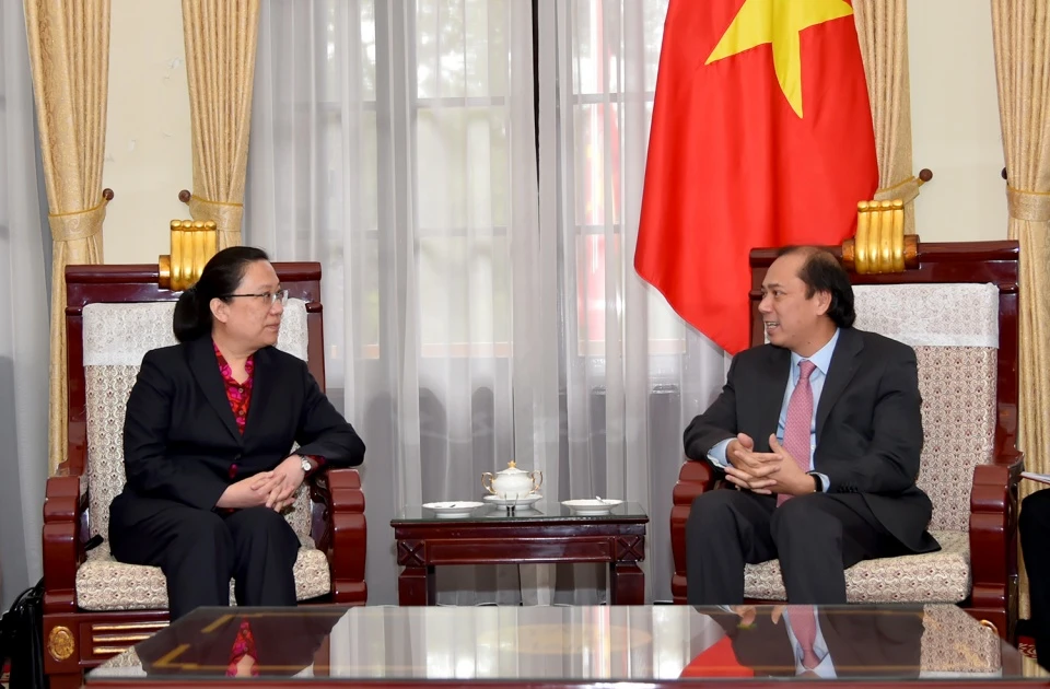 越南副外长阮国勇会见中国驻岘港市总领事和菲副外长 | Vietnam+ (VietnamPlus)