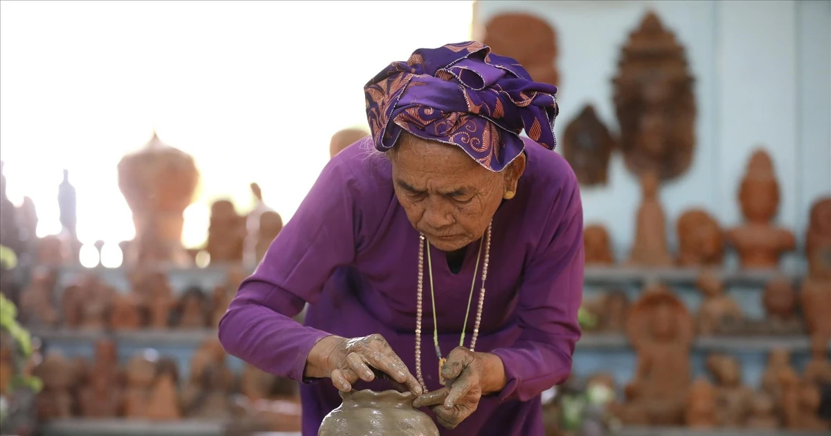 宝竹手工制陶技艺——占族同胞的独特艺术 | Vietnam+ (VietnamPlus)