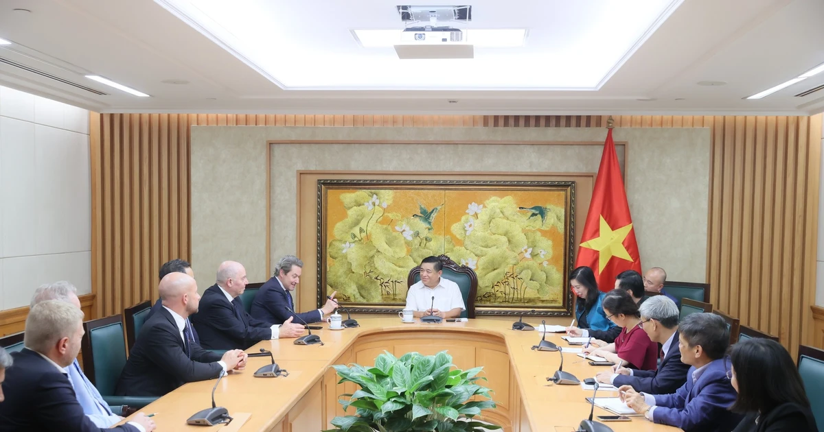 越南政府副总理阮志勇会见德越友好协会代表团。（图片来源：越通社）