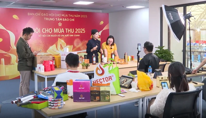 直播推介多地土特产。