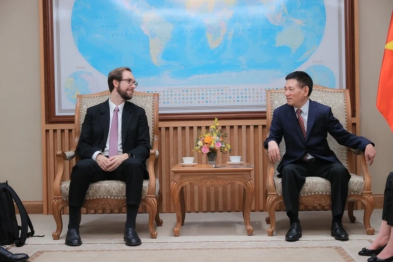 越南政府副总理胡德福会见泰达集团负责全球发展与合作副总裁马可·达尔·拉戈。（图片来源：VGP）