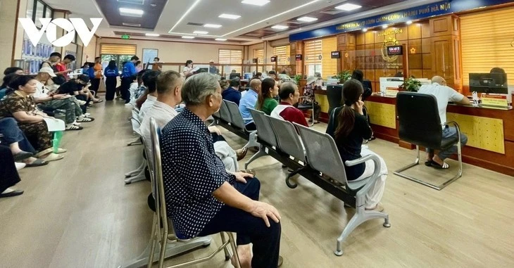 白梅坊公共服务中心每天有200到250人次来办理行政手续。（图片来源：VOV）