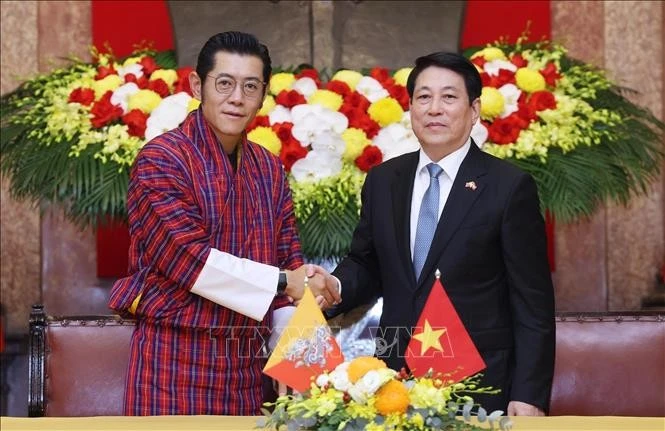 南国家主席梁强和不丹国王吉格梅·凯萨尔·纳姆耶尔·旺楚克。（图片来源：越通社）