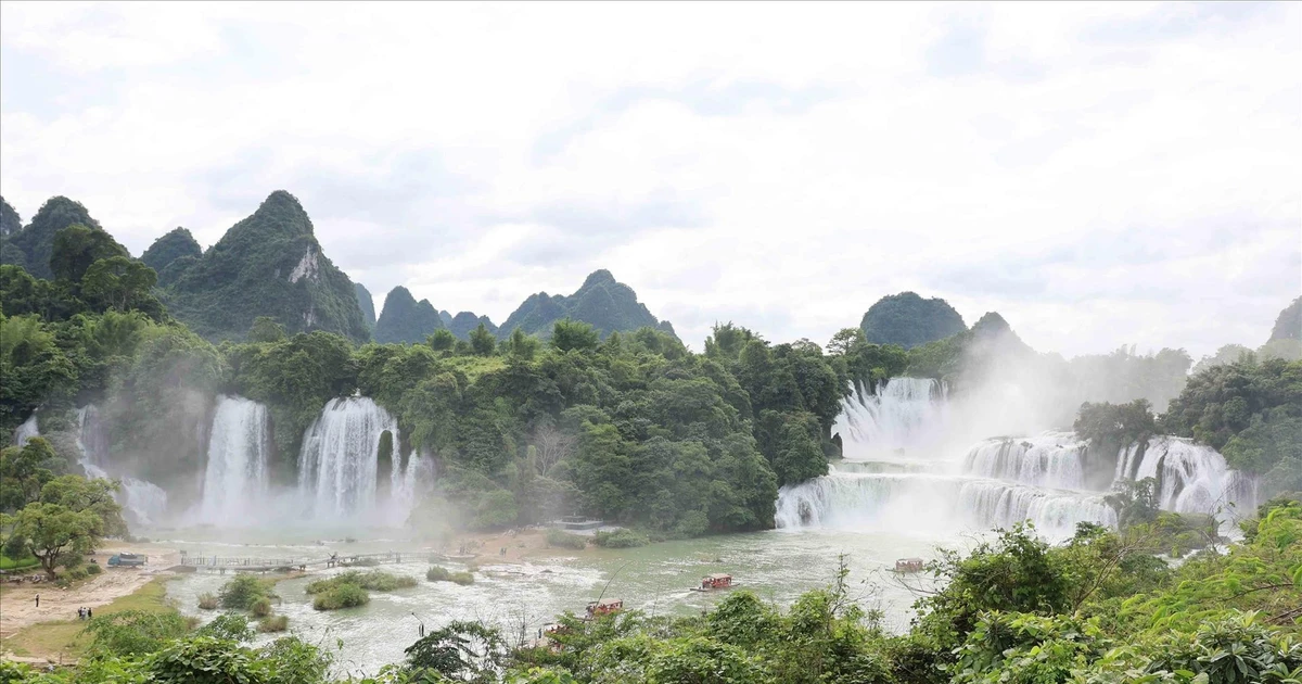 越南板约-中国德天瀑布景观区。（图片来源：越通社）