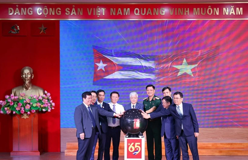 越南红十字会发起“越古团结65周年”募捐活动。（图片来源：越通社）