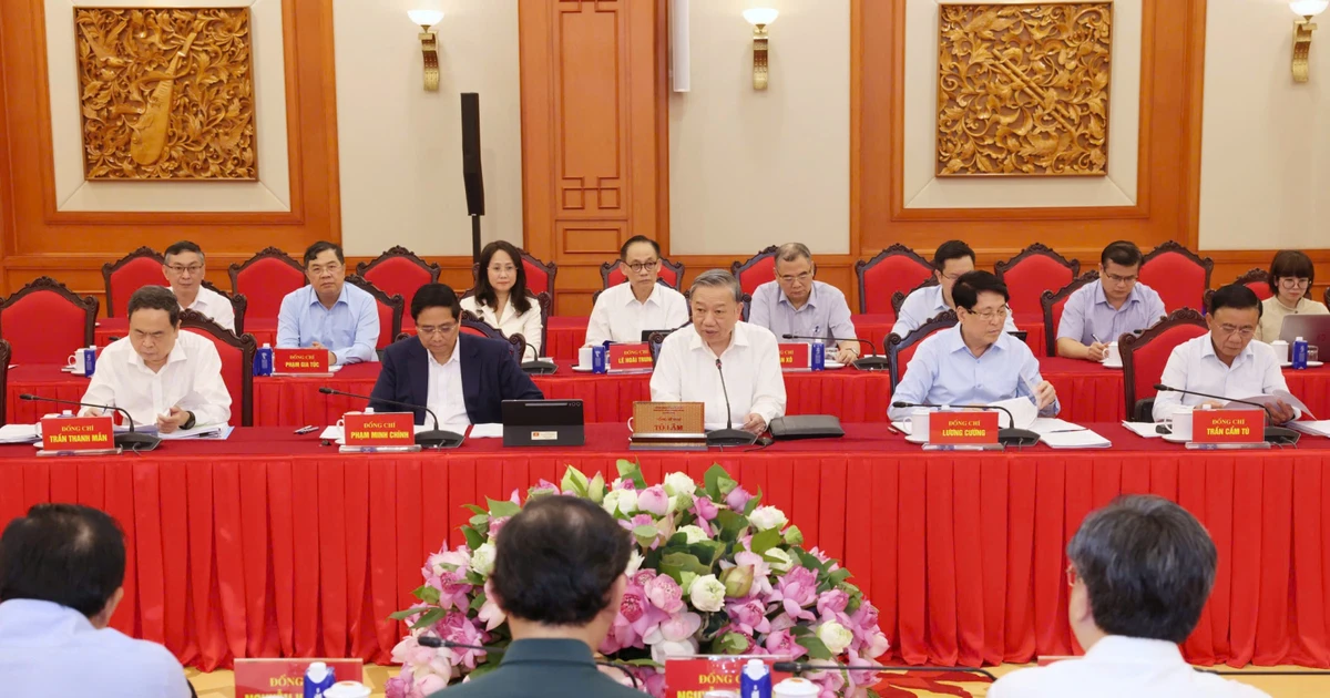 党中央签发新规定，补充将书记处常务书记职务列入党和国家高级领导人之列。（图片来源：dangcongsan.vn)
