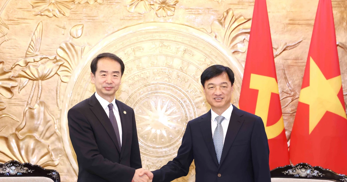 越共中央检查委员会主任阮维玉会见中国驻越南大使何炜 | Vietnam+ (VietnamPlus)