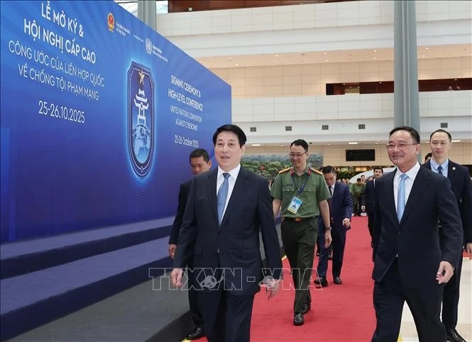 越南国家主席梁强视察《河内公约》开放签署仪式准备工作。（图片来源：越通社）