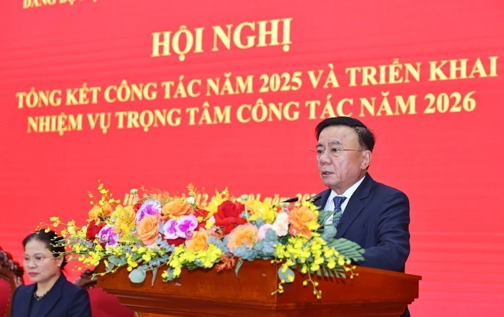 越共中央政治局委员、中央书记处常务书记陈锦秀发表讲话。（图片来源：越通社）