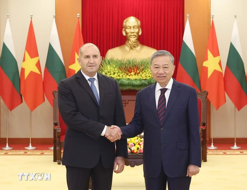 保加利亚总统鲁门·拉德夫于2024年12月访问越南期间会见越共中央总书记苏林。（图片来源：越通社）