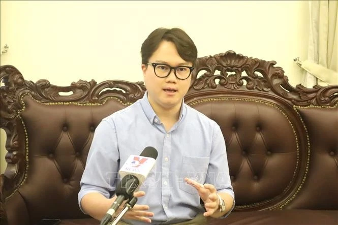 马来西亚东南亚历史与国防问题研究员恩佐·沈宏俊。(图片来源:越通社)