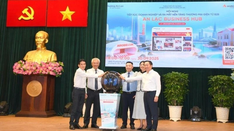 首个地方B2B电子商务平台亮仪式。（图片来源：越通社）