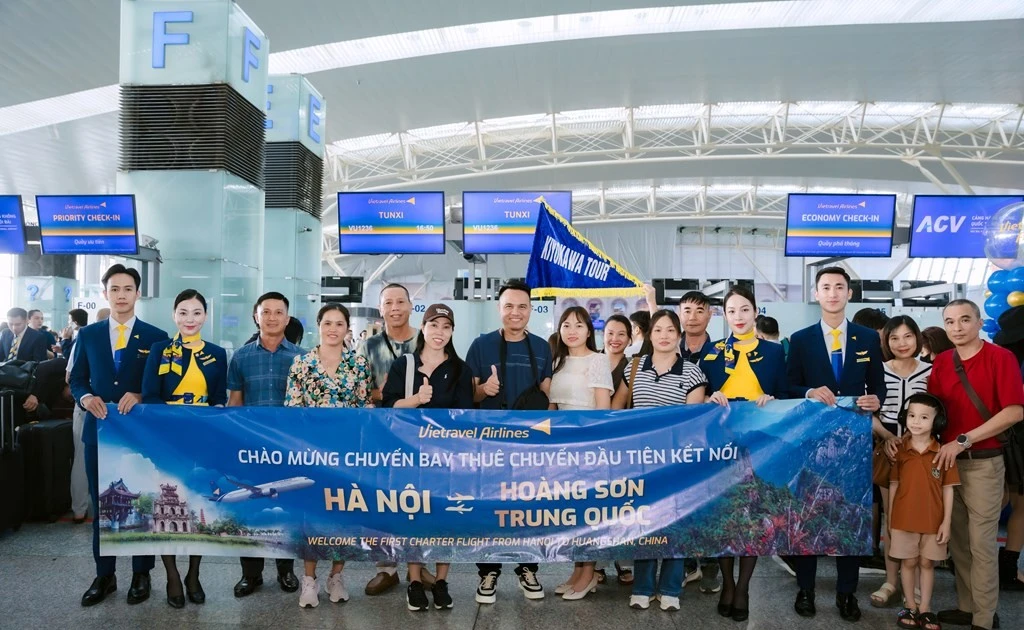 越南河内至中国黄山包机航线正式开通。（图片来源：越通社）
