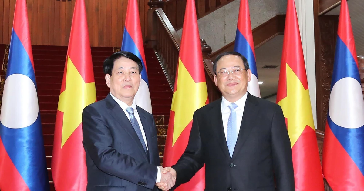 梁强主席在老挝会见老挝总理宋赛·西潘敦