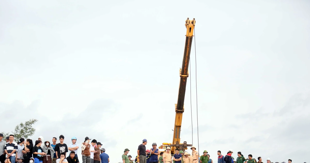 能力量正继续全力调动人力和装备，决心尽快找到失踪渔民并打捞遇难的两艘渔船。（图片来源：越通社）