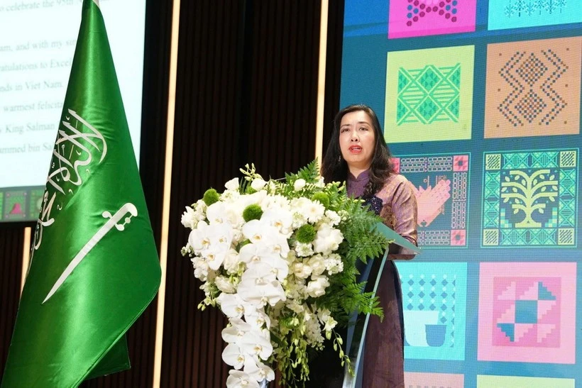 越南外交部副部长黎氏秋姮代表越南政府致辞祝贺沙特阿拉伯国庆。（图片来源：越通社）