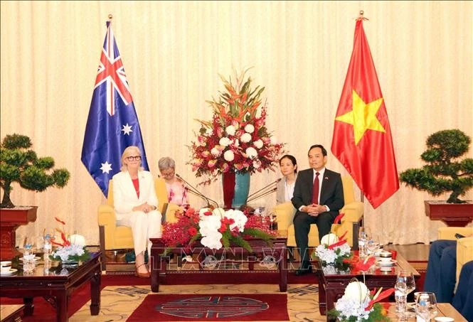 越共中央书记处书记、胡志明市市委书记陈流光会见了澳大利亚总督萨曼莎·莫斯廷。（图片来源：越通社）