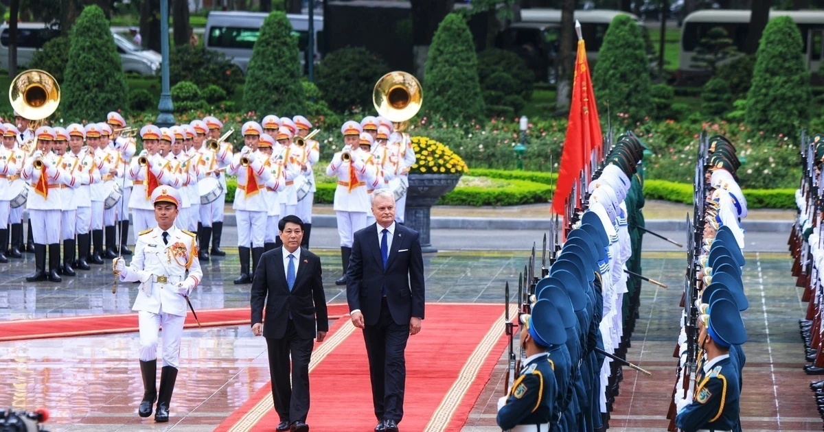 越南国家主席梁强主持仪式 欢迎立陶宛总统对越南进行正式访问
