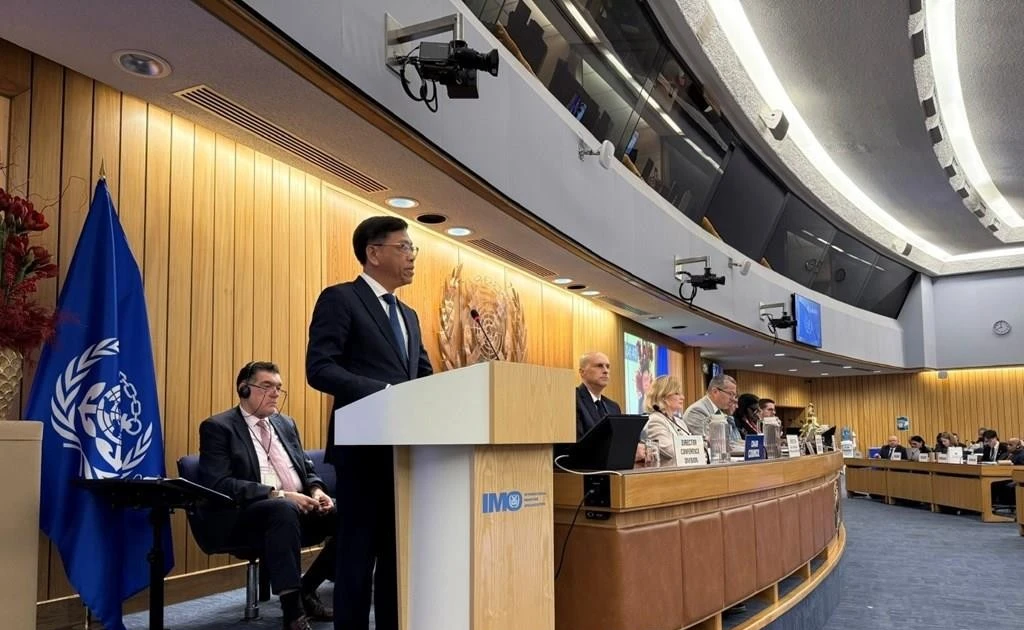 建设部副部长阮春创在会上发表讲话。