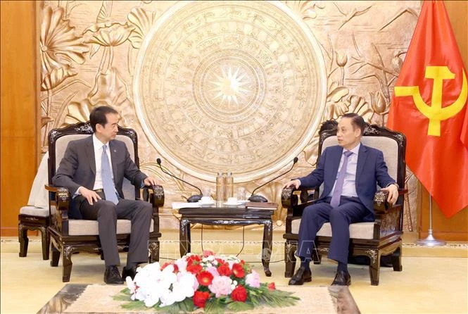 越共中央对外部部长黎怀忠会见中国驻越大使何炜 | Vietnam+ (VietnamPlus)