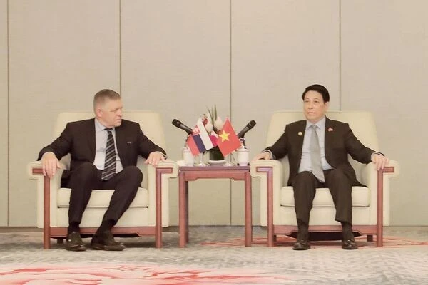 国家主席梁强会见斯洛伐克总理罗贝尔特·菲佐 | Vietnam+ (VietnamPlus)