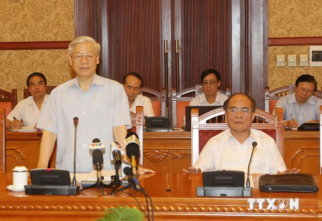 阮富仲总书记主持召开越共十二大文件起草小组会议