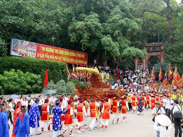 越南始祖雄王忌日暨雄王庙会:保护与弘扬雄王祭祀信仰价值 | Vietnam+ (VietnamPlus)