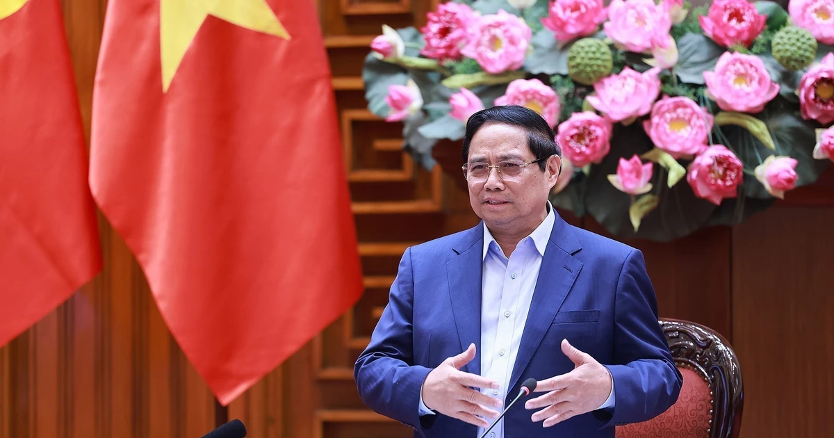 越南政府总理范明正在会上发表讲话。