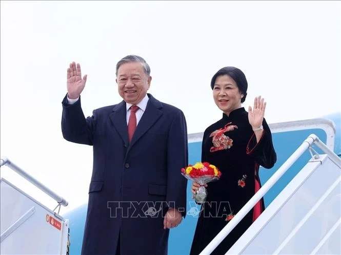 越共中央总书记苏林和夫人圆满结束对芬兰的正式访问。（图片来源：越通社）