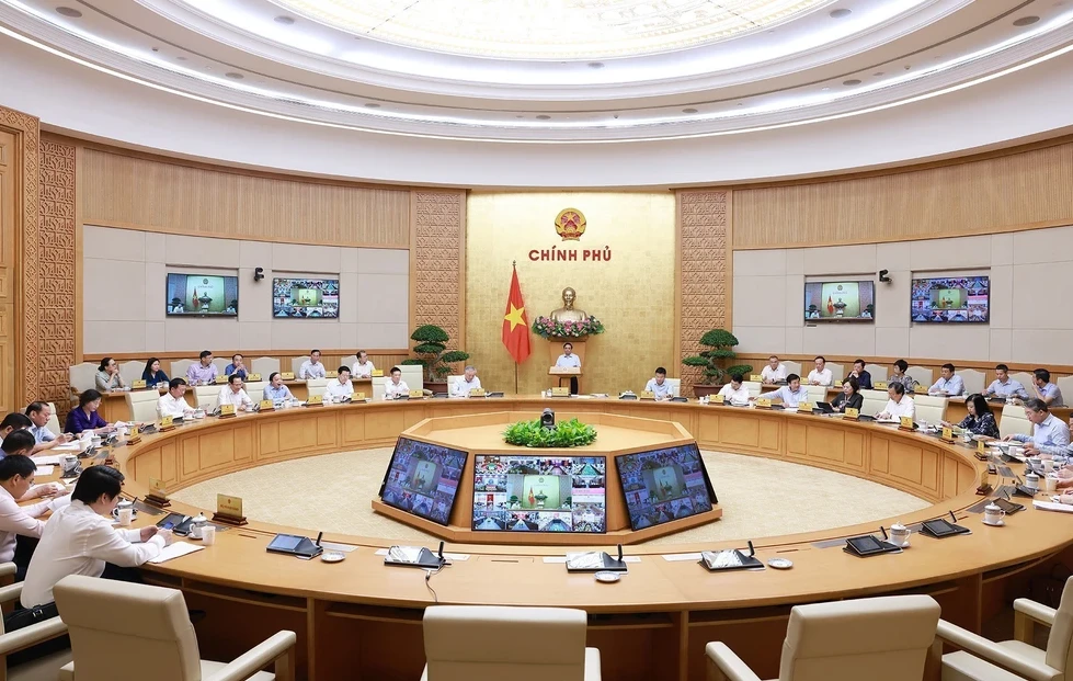 范明正总理主持召开7月政府例行会议，视频连线34省市。