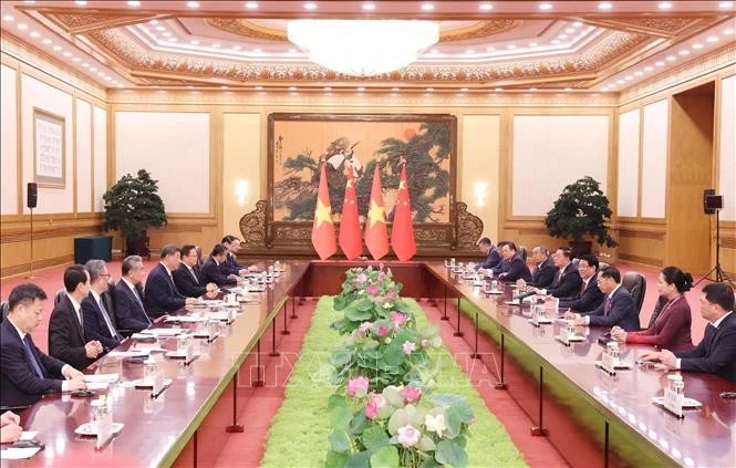 越南国家主席梁强与中共中央总书记、中国国家主席习近平举行会谈。（图片来源：越通社）