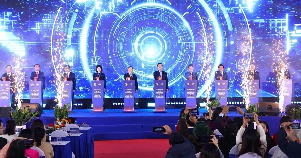 各位代表进行项目开工仪式。（图片来源：越通社）