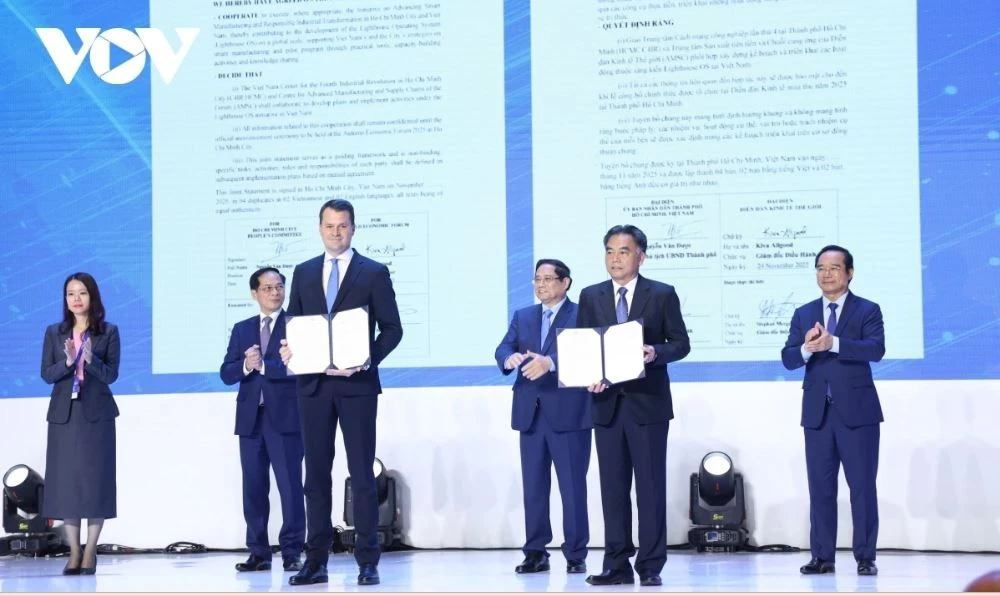 范明正总理出席联合声明签字仪式。