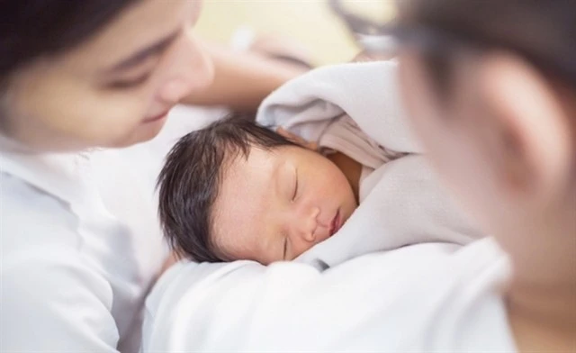 胡志明市超过1.7万名35岁前生育两个孩子的妇女获得补贴。