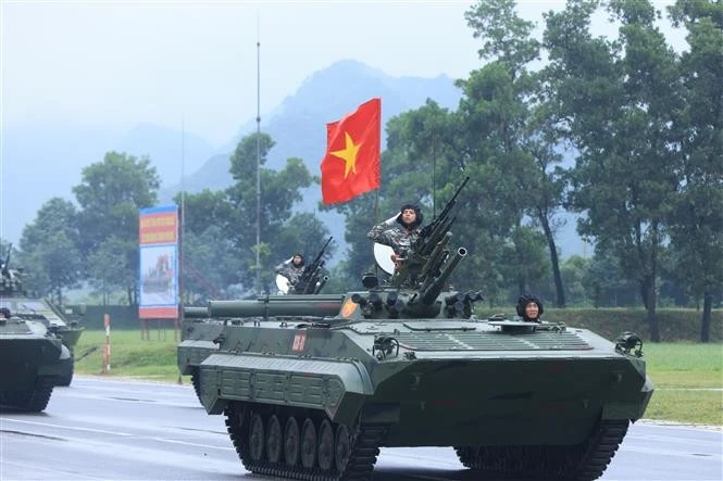 参加第四次综合演练的装甲兵力量。（图片来源：越通社）