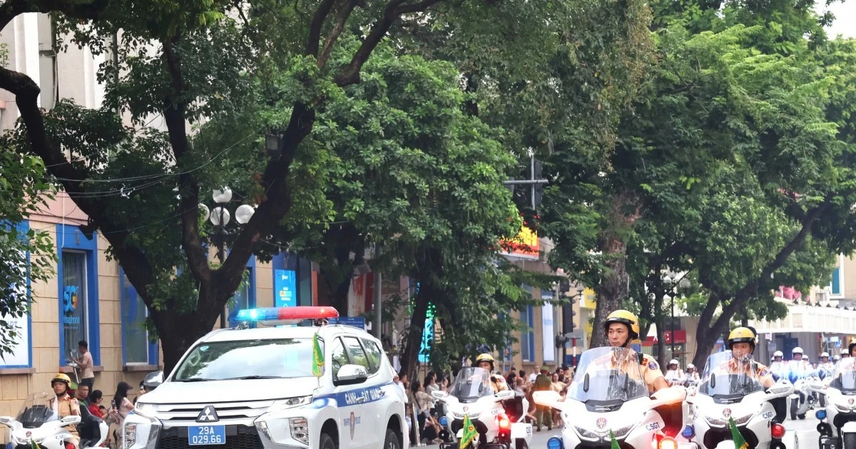 河内市公安机关推出交通分流疏导方案，保障《我自豪我是越南人》政论性文艺演出顺利举行。（图片来源：越通社）