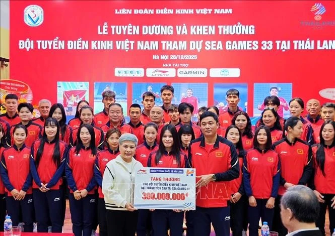 第33届东南亚运动会取得优异成绩的田径运动员获表彰 。（图片来源：越通社）