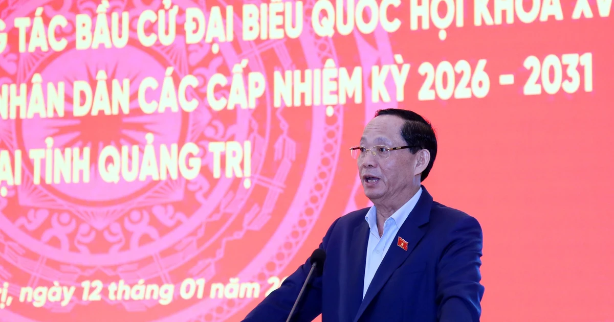 越南国会副主席、国家选举委员会委员陈光方发表讲话。