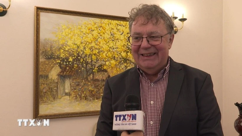 德国共产党（DKP）主席帕特里克·科贝尔接受越通社记者采访。