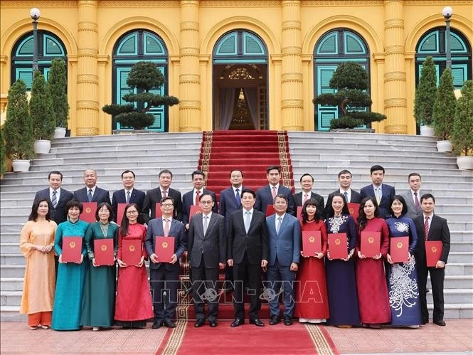 越南国家主席梁强任命新任驻外大使,强调外交、国防、安全“三足鼎立”