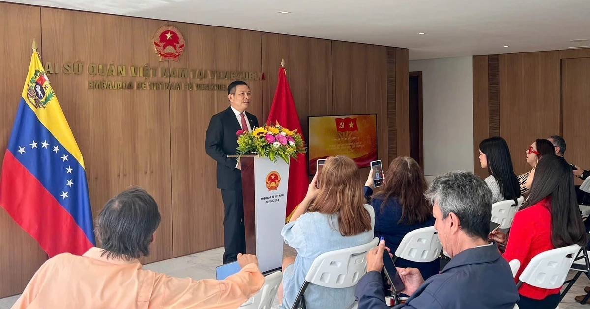 此次活动吸引了委内瑞拉主要新闻机构的众多编辑员和记者参与。（图片来源：越通社）