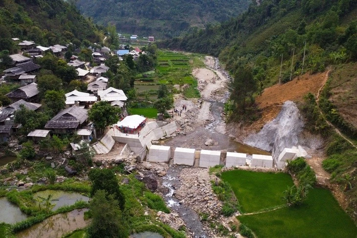 越南首座砂防坝落成仪式在山罗省举行