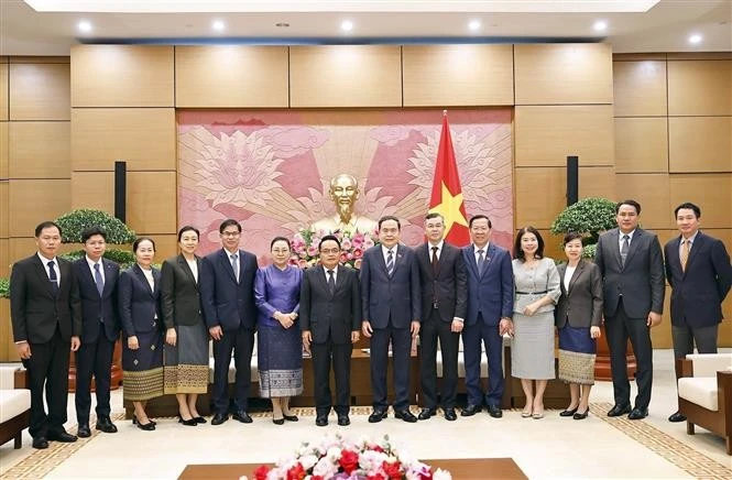 越南国会主席陈青敏会见老挝审计署审计长万塔维松·特帕占一行。