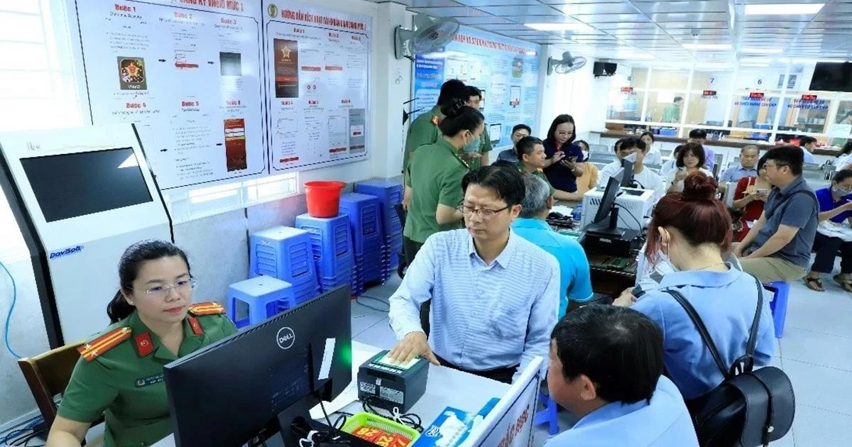 同奈省首批200多名外国公民获发二级电子身份证。（图片来源：越通社）