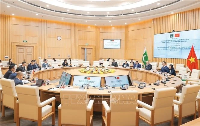 越南与阿塞拜疆政府间经贸与科技合作委员会第三次会议在河内召开。（图片来源：越通社）