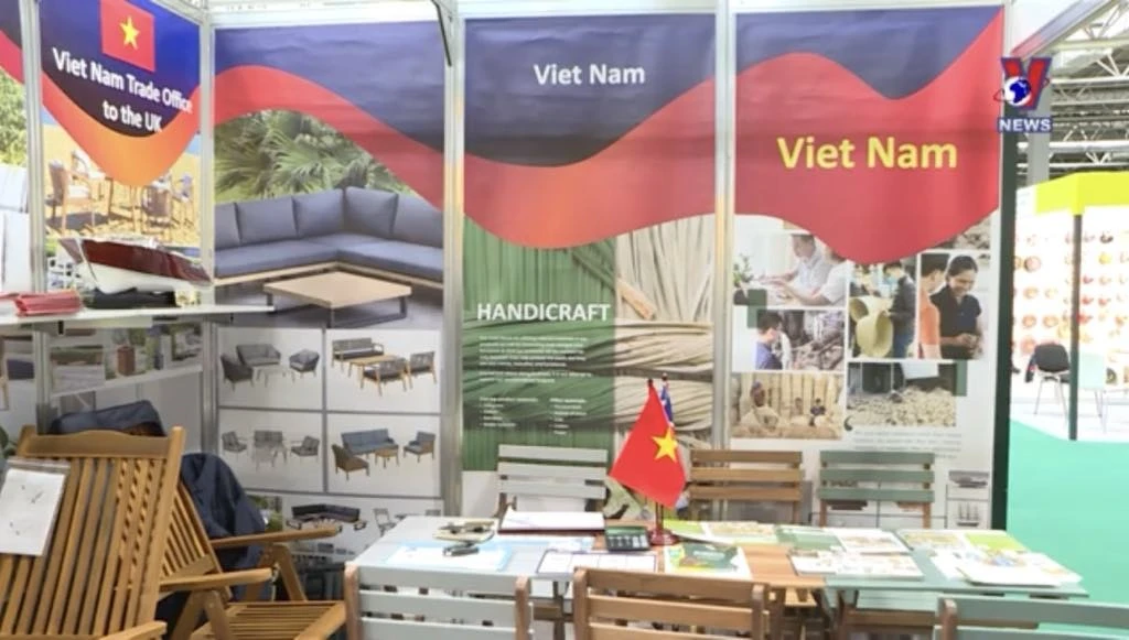 越南木制家具首次亮相英国最大户外及花园用品展 | Vietnam+ (VietnamPlus)