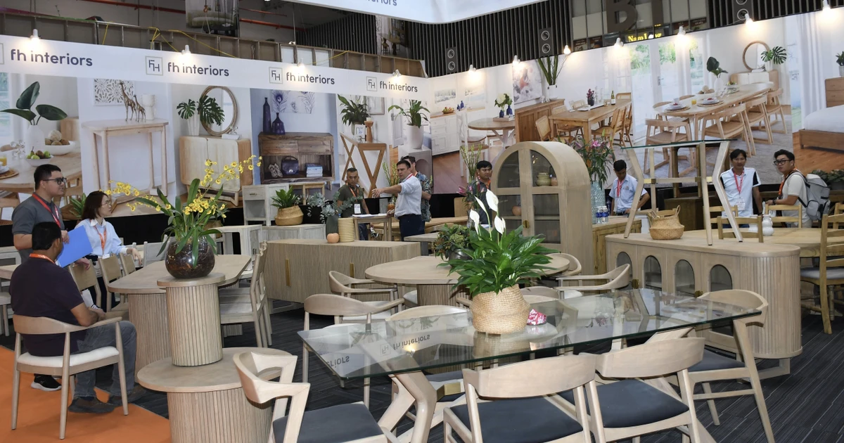 2025年越南国际木制家具及工艺品出口博览会拉开序幕 | Vietnam+ (VietnamPlus)