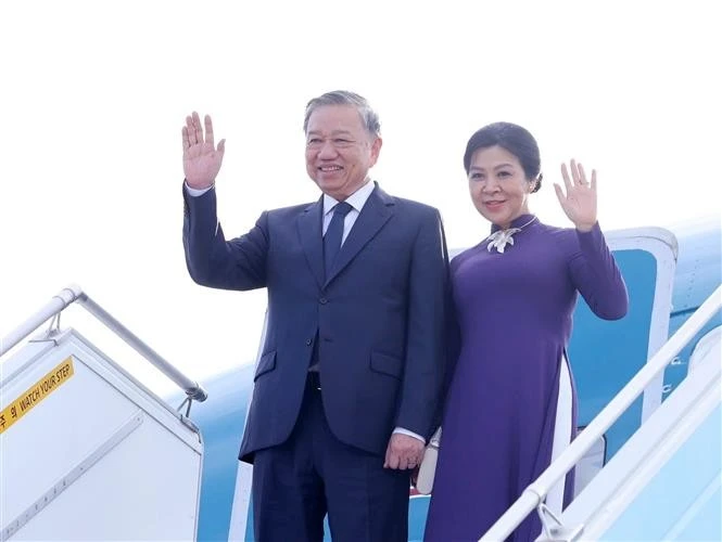 越共中央总书记苏林和夫人圆满结束对韩国的国事访问。
