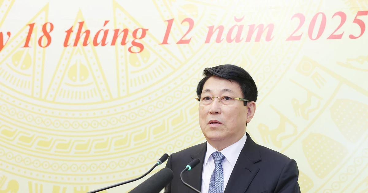 梁强向国家主席办公厅授予三等劳动勋章
