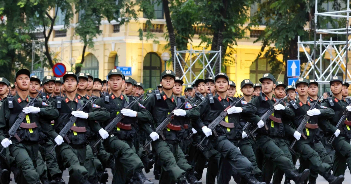 参与游行的特警方队。